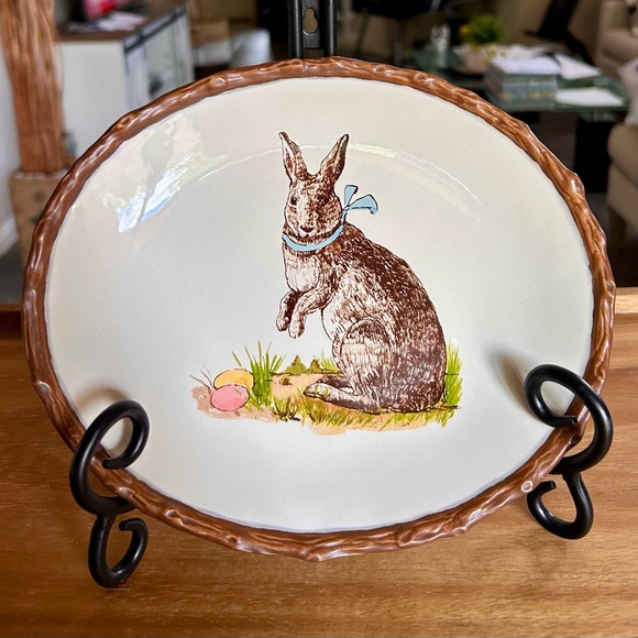 New in Box Williams Sonoma
Easter Meadow Bunny Salad Plates
Set of 4